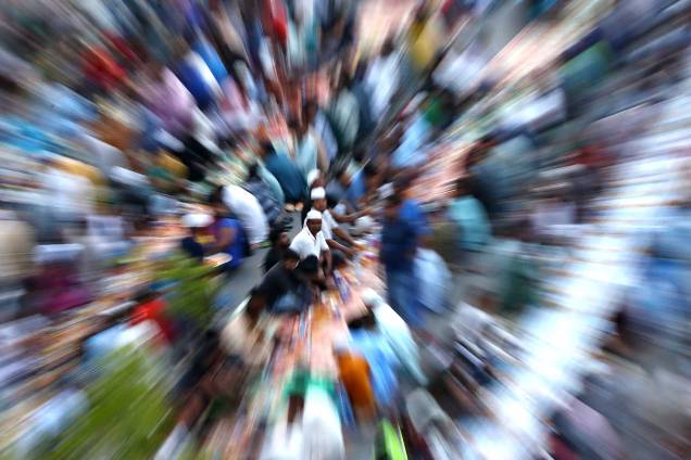 Homens e mulheres participam do jejum sagrado do Ramadā em Dubai, Emirados Árabes Unidos -06/05/2019 Homens e mulheres participam do jejum sagrado do Ramadā em Dubai, Emirados Árabes Unidos -06/05/2019