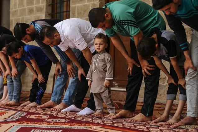 Muçulmanos são vistos na Grande Mesquita de Omari, na cidade de Gaza, durante o mės do Ramadã - 06/05/2019 Muçulmanos são vistos na Grande Mesquita de Omari, na cidade de Gaza, durante o mės do Ramadã - 06/05/2019