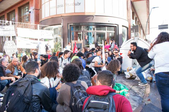 Estudantes Estudantes