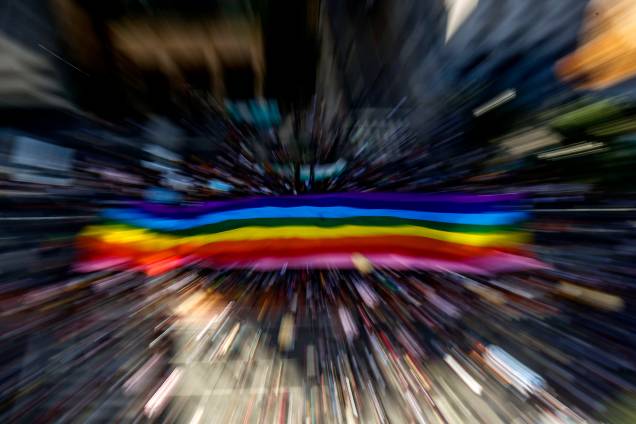A 23ª edição da Parada do Orgulho LGBT na Avenida Paulista, <span>considerada a maior do mundo, reuniu 3 milhões de pessoas neste domingo (23). Ao todo, 19 trios elétricos desfilaram por cerca de sete horas de apresentações </span>- 23/06/2019 A 23ª edição da Parada do Orgulho LGBT na Avenida Paulista, <span>considerada a maior do mundo, reuniu 3 milhões de pessoas neste domingo (23). Ao todo, 19 trios elétricos desfilaram por cerca de sete horas de apresentações </span>- 23/06/2019
