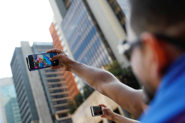 Dançarino tira selfie na 23ª edição da Parada do Orgulho LGBT na Avenida Paulista, <span>considerada a maior do mundo, reuniu 3 milhões de pessoas neste domingo (23). Ao todo, 19 trios elétricos desfilaram por cerca de sete horas de apresentações </span>- 23/06/2019 Dançarino tira selfie na 23ª edição da Parada do Orgulho LGBT na Avenida Paulista, <span>considerada a maior do mundo, reuniu 3 milhões de pessoas neste domingo (23). Ao todo, 19 trios elétricos desfilaram por cerca de sete horas de apresentações </span>- 23/06/2019