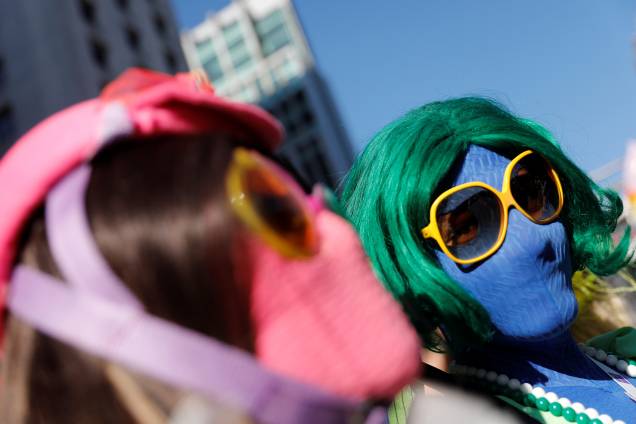 A 23ª edição da Parada do Orgulho LGBT na Avenida Paulista, <span>considerada a maior do mundo, reuniu 3 milhões de pessoas neste domingo (23). Ao todo, 19 trios elétricos desfilaram por cerca de sete horas de apresentações. Apesar de manifestações contra Bolsonaro darem o tom do evento, o tema do ato foi a Revolta de Stonewall, ocorrida em Nova York (EUA) em junho de 1969, que originou a parada na cidade americana e fortaleceu a militância do movimento </span>- 23/06/2019 A 23ª edição da Parada do Orgulho LGBT na Avenida Paulista, <span>considerada a maior do mundo, reuniu 3 milhões de pessoas neste domingo (23). Ao todo, 19 trios elétricos desfilaram por cerca de sete horas de apresentações. Apesar de manifestações contra Bolsonaro darem o tom do evento, o tema do ato foi a Revolta de Stonewall, ocorrida em Nova York (EUA) em junho de 1969, que originou a parada na cidade americana e fortaleceu a militância do movimento </span>- 23/06/2019