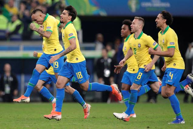 Jogadores da Seleção Brasileira comemoram após derrotarem paraguaios na cobrança das penalidades máximas - 27/06/2019 Jogadores da Seleção Brasileira comemoram após derrotarem paraguaios na cobrança das penalidades máximas - 27/06/2019