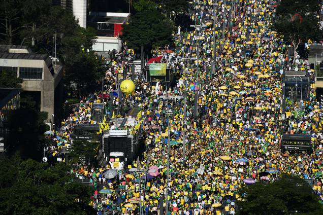 Vista aérea mostra manifestantes na Avenida Paulista, em São Paulo (SP), durante protesto em apoio ao ministro Sergio Moro - 30/06/2019 Vista aérea mostra manifestantes na Avenida Paulista, em São Paulo (SP), durante protesto em apoio ao ministro Sergio Moro - 30/06/2019