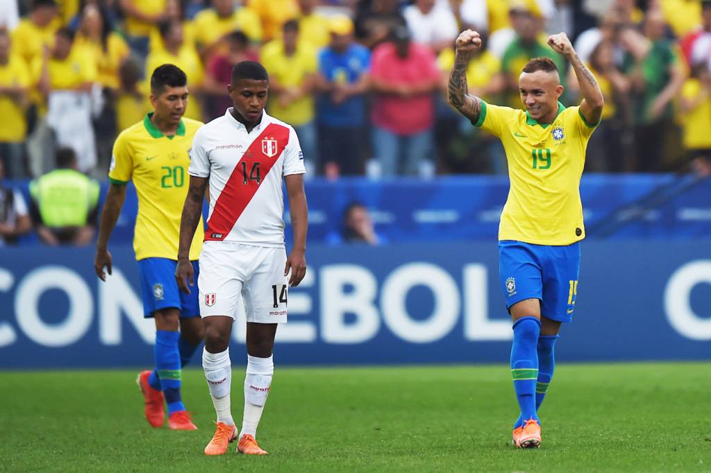 FOTOS: Brasil goleia Peru na Copa América e se classifica para as quartas