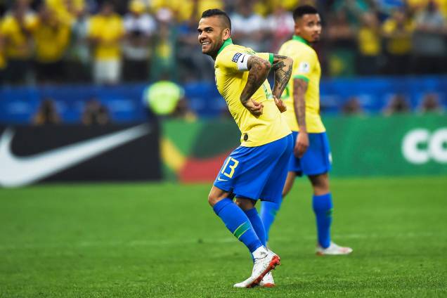Daniel Alves comemora após marcar o quarto gol do Brasil durante partida contra o Peru, válida pelo grupo A da Copa América, realizada na Arena Corinthians - 22/06/2019 Daniel Alves comemora após marcar o quarto gol do Brasil durante partida contra o Peru, válida pelo grupo A da Copa América, realizada na Arena Corinthians - 22/06/2019