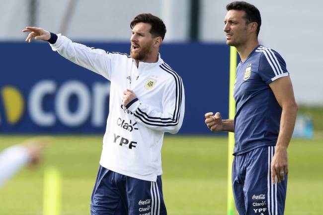 Lionel Messi e Lionel Scaloni Lionel Messi e Lionel Scaloni