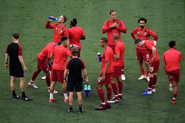 Jogadores do Liverpool aquecem antes da final da liga de campeões de UEFA entre Tottenham Hotspur e Liverpool no Estádio Wanda Metropolitano - 01/06/2019 Jogadores do Liverpool aquecem antes da final da liga de campeões de UEFA entre Tottenham Hotspur e Liverpool no Estádio Wanda Metropolitano - 01/06/2019
