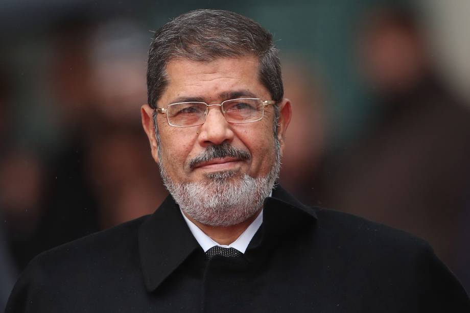 O ex-presidente do Egito, Mohamed Morsi, chega para um encontro com a chanceler alemã Angela Merkel em Berlim, em janeiro de 2013