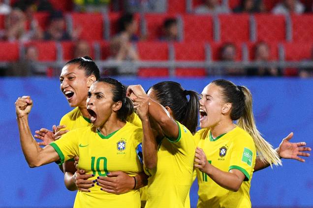 Marta comemora ao marcar gol de pênalti durante partida entre Brasil e Itália, válida pela fase de grupos da Copa do Mundo Feminina - 18/06/2019 Marta comemora ao marcar gol de pênalti durante partida entre Brasil e Itália, válida pela fase de grupos da Copa do Mundo Feminina - 18/06/2019