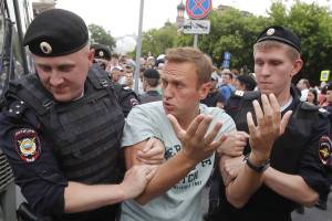 Polícia detém manifestantes em Moscou Polícia detém manifestantes em Moscou