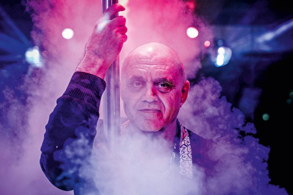 Maroni faz vasectomia em ato de ‘amor’