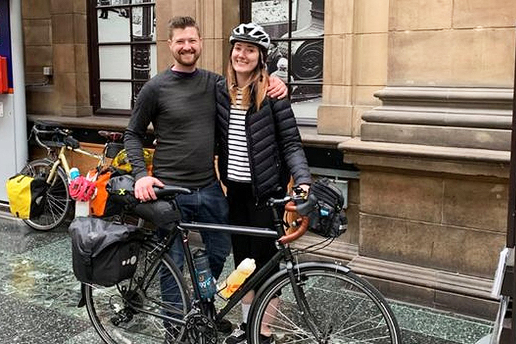 Homem relata como é testar o gel anticoncepcional masculino