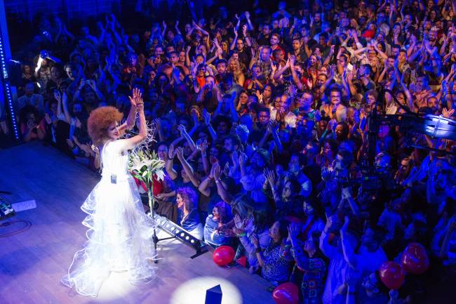 Cantora Vanessa da Mata Cantora Vanessa da Mata