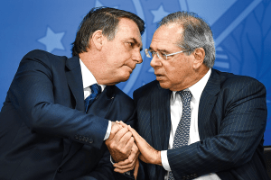 CHEGA DE "VOO DE GALINHA" - Bolsonaro e Guedes: plano prevê medidas de estímulo e economia de 4,6 trilhões de reais