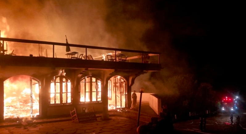 Incêndio atinge hotel na região de Campos do Jordão (SP)