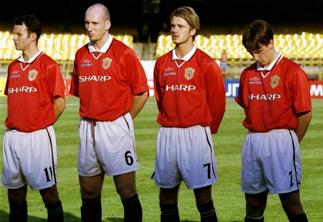 Bekham, o único de manga longa no Maracanã, ao lado dos colegas Giggs, Stam e Neville Bekham, o único de manga longa no Maracanã, ao lado dos colegas Giggs, Stam e Neville