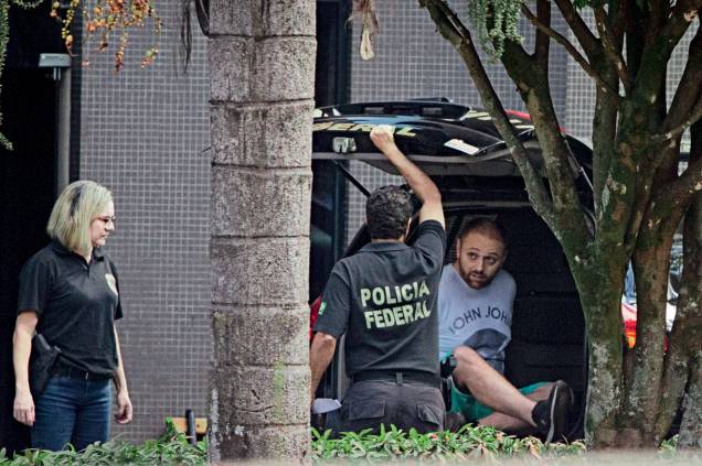 NA CADEIA - Walter Delgatti (foto) e Gustavo Santos: as investigações mostram que eles teriam invadido os celulares de Sergio Moro e de outras autoridades NA CADEIA - Walter Delgatti (foto) e Gustavo Santos: as investigações mostram que eles teriam invadido os celulares de Sergio Moro e de outras autoridades