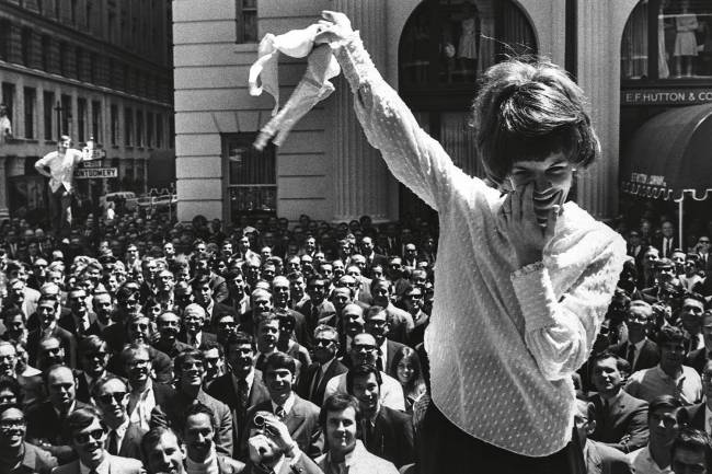 PROTESTO-MULHERES-SUTIA-1970 PROTESTO-MULHERES-SUTIA-1970