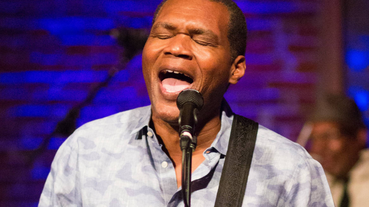 O guitarrista Robert Cray faz turnê por terras brasileiras