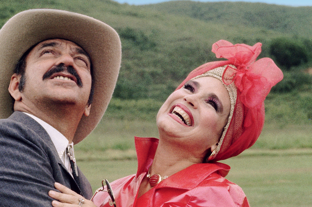 Apertem os cintos, Regina Duarte sumiu