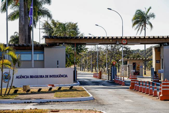 Abin mantém na ativa espião condenado e preso por abusar de crianças