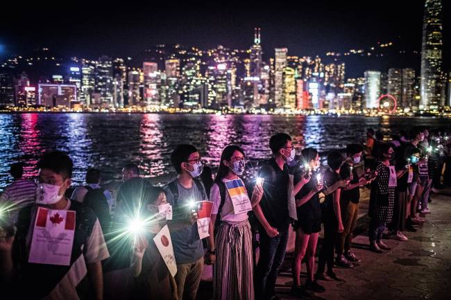 ‘Hong Kong Way’ by forming a human chain in support of democracy ‘Hong Kong Way’ by forming a human chain in support of democracy