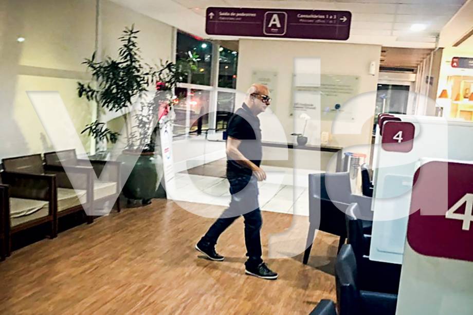 ...passa pela recepção... ...passa pela recepção...