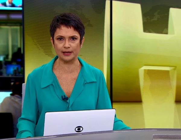 Sandra Annenberg na bancada do 'Jornal Hoje'