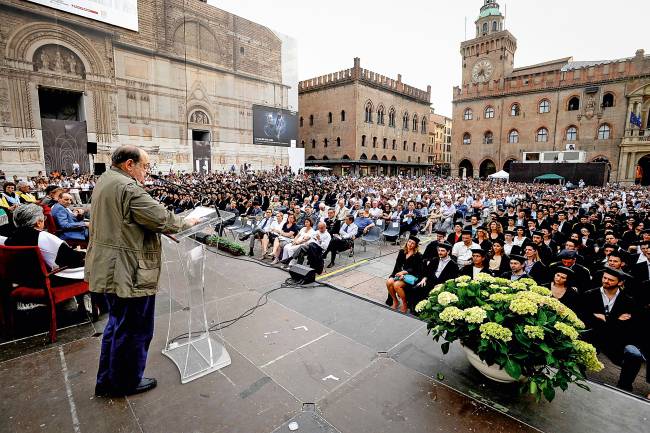 470 PhD Scholars Attend Mass Graduation Ceremony In Bologna