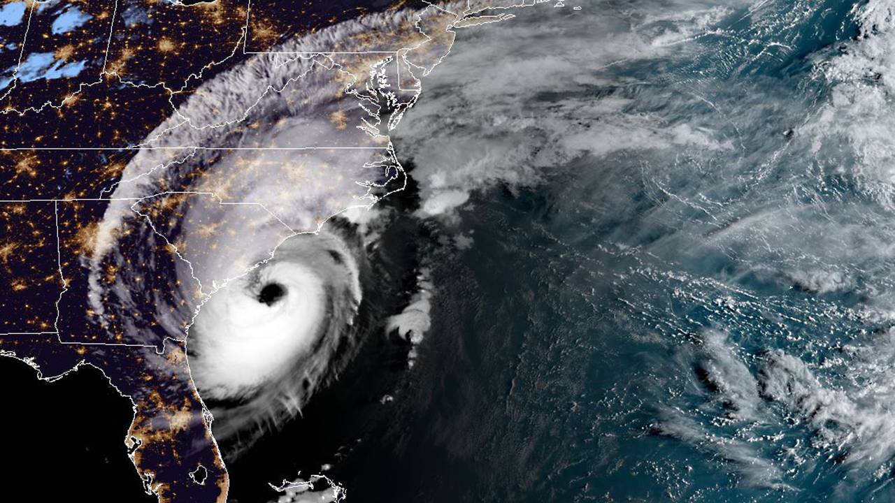 Imagem de satélite mostra o furacão Dorian atingindo a Carolina do Sul: riscos de inundações e falta de energia em 200.000 imóveis - 05/09/2019