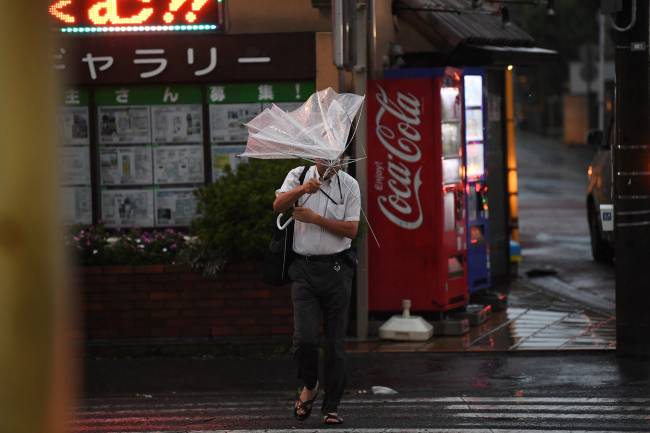 JAPAN-WEATHER-TYPHOON