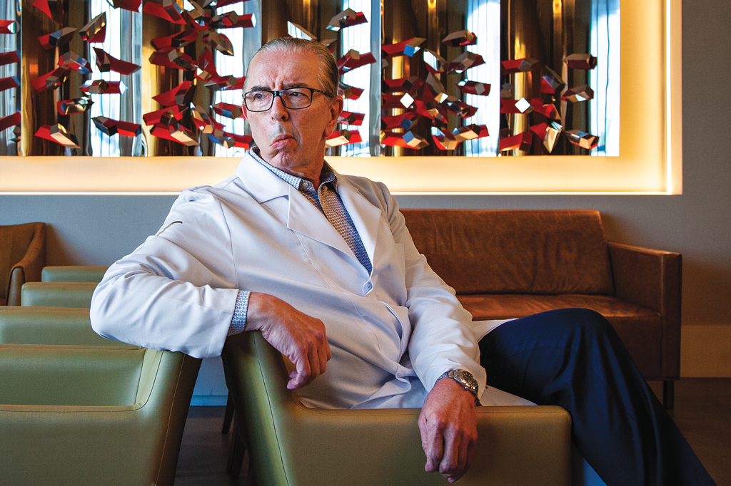 Médico de Bolsonaro nega crítica à vacina para Covid-19, após áudio vazado