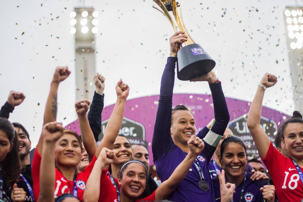 FOTOS: seleção feminina perde para o Chile no Pacaembu