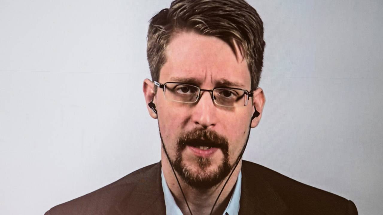O analista de sistemas estadunidense Edward Snowden, que já havia criticado o histórico de direitos humanos do Kremlin, não comentou em público sobre a invasão da Ucrânia pelo país. 26/09/2022.