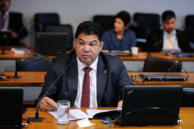 Ex-senador alvo da PF não desapegou do cargo