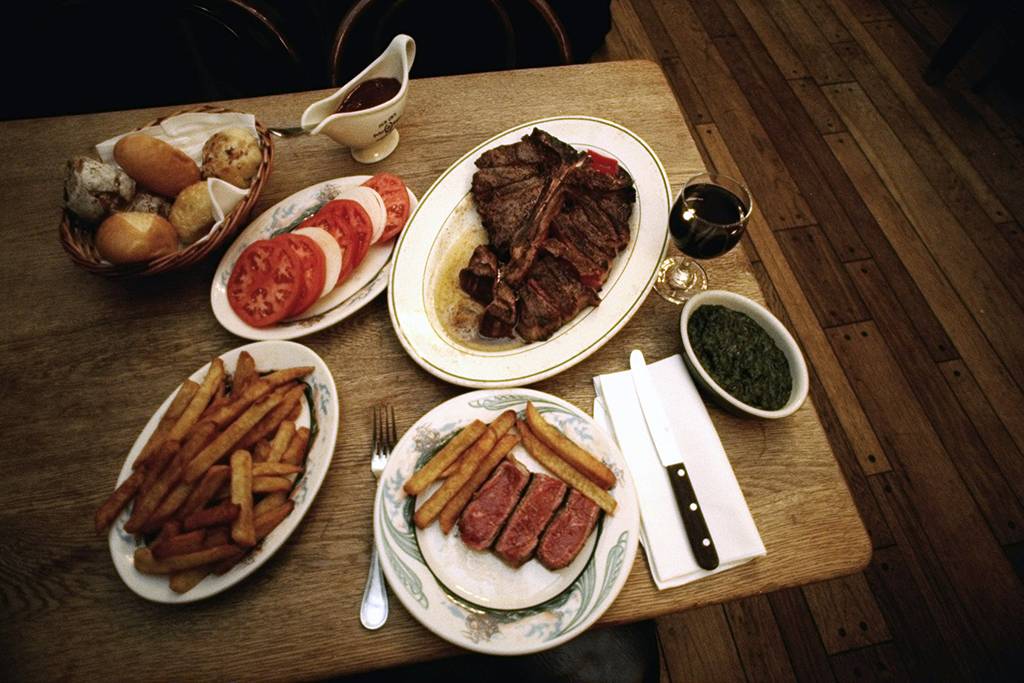 Tradicional restaurante de carnes recebe nota zero de crítico do NYT