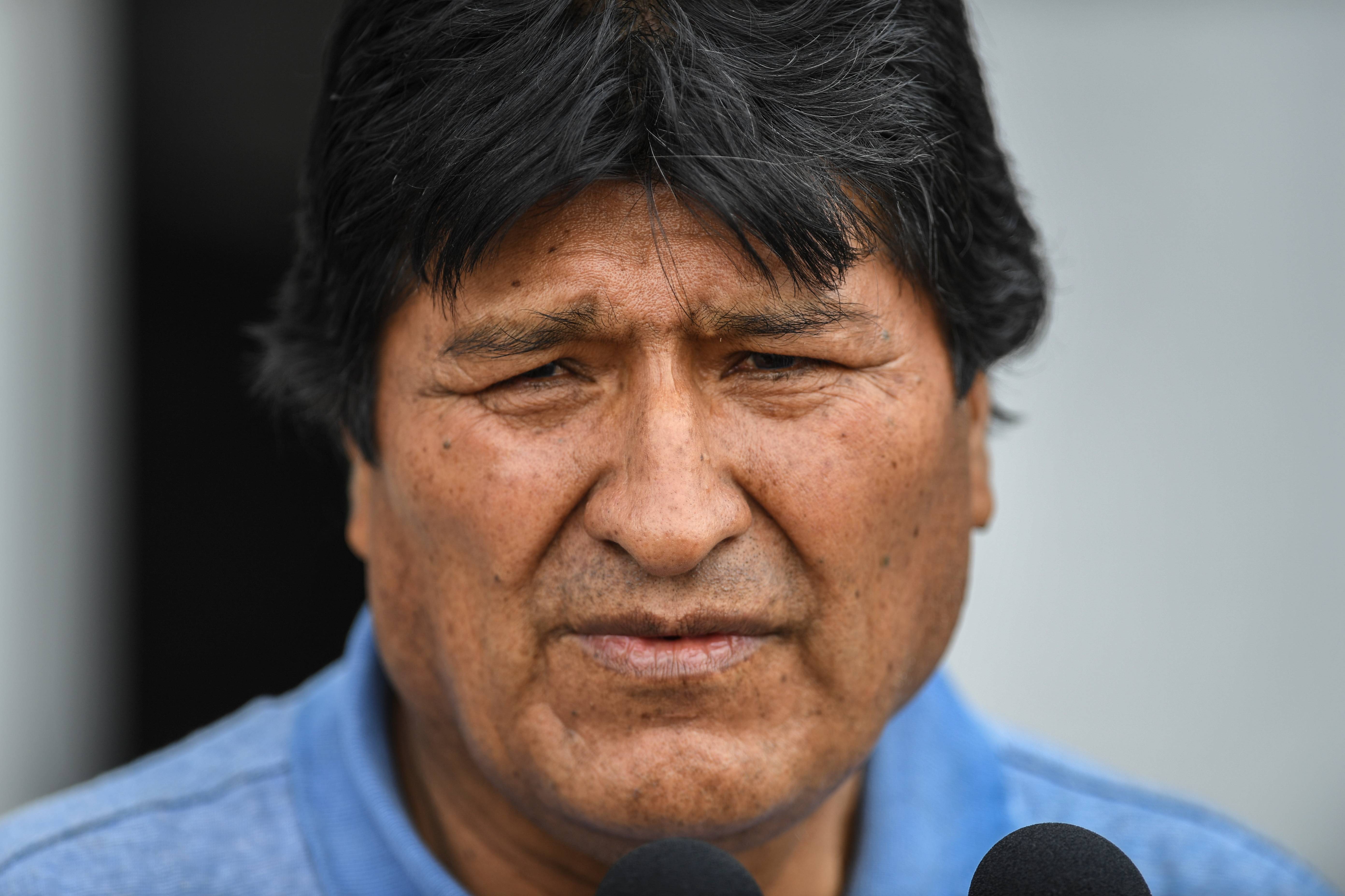 Procurado, Evo Morales diz que não vai se entregar e alerta para guerra civil na Bolívia
