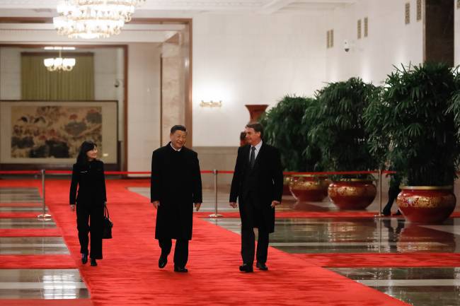 Bolsonaro se encontra com Xi Jinping sem levar tradutor próprio