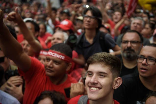 Apoiadores do ex-presidente Lula em ato em frente ao Sindicato dos Metalúrgicos, em São Bernardo do Campo-SP Apoiadores do ex-presidente Lula em ato em frente ao Sindicato dos Metalúrgicos, em São Bernardo do Campo-SP