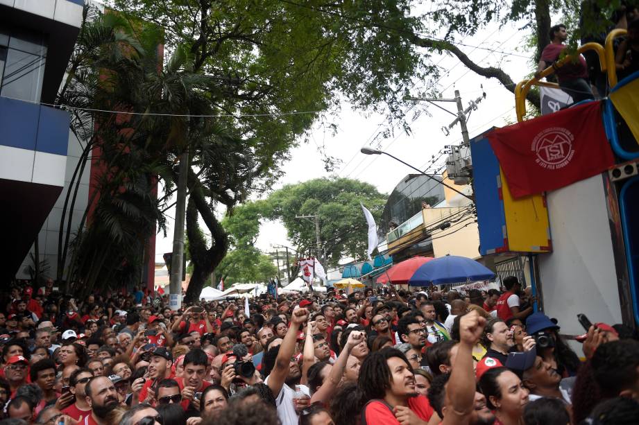 O ex-presidente Lula falou ao público em ato no em frente ao Sindicato dos Metalúrgicos, em São Bernardo do Campo-SP