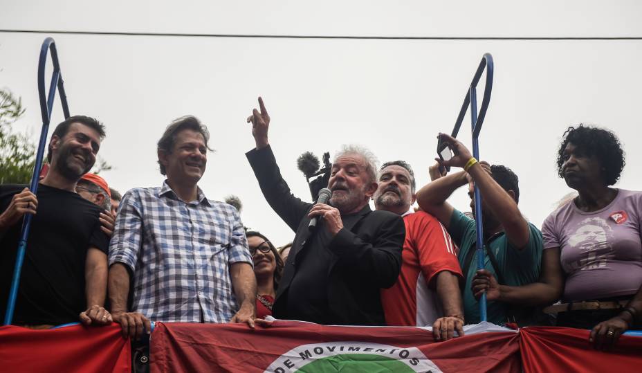 O ex-presidente Lula falou ao público em ato no em frente ao Sindicato dos Metalúrgicos, em São Bernardo do Campo-SP O ex-presidente Lula falou ao público em ato no em frente ao Sindicato dos Metalúrgicos, em São Bernardo do Campo-SP