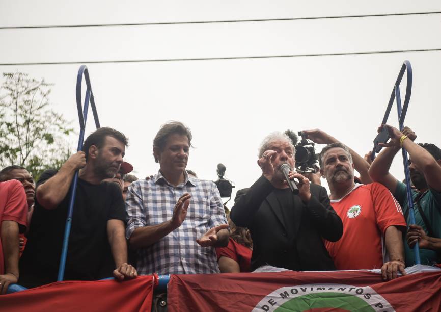 O ex-presidente Lula falou ao público em ato no em frente ao Sindicato dos Metalúrgicos, em São Bernardo do Campo-SP O ex-presidente Lula falou ao público em ato no em frente ao Sindicato dos Metalúrgicos, em São Bernardo do Campo-SP