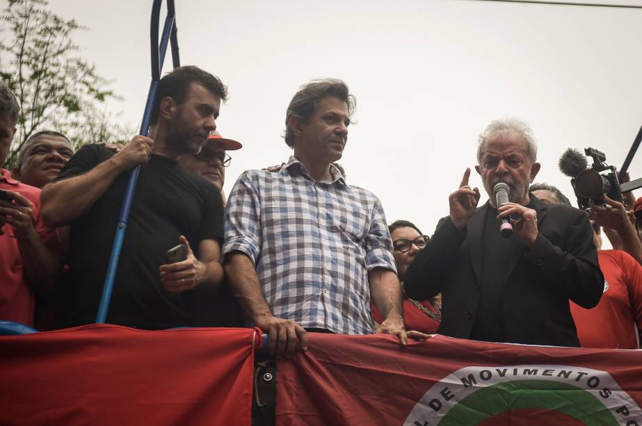 O ex-presidente Lula falou ao público em ato no em frente ao Sindicato dos Metalúrgicos, em São Bernardo do Campo-SP