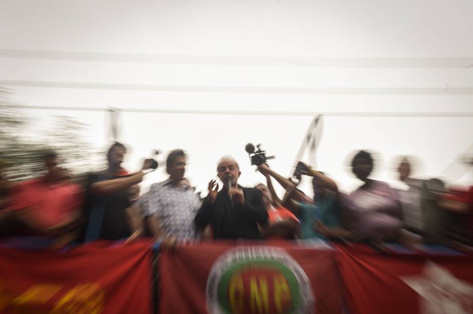 O ex-presidente Lula falou ao público em ato no em frente ao Sindicato dos Metalúrgicos, em São Bernardo do Campo-SP O ex-presidente Lula falou ao público em ato no em frente ao Sindicato dos Metalúrgicos, em São Bernardo do Campo-SP