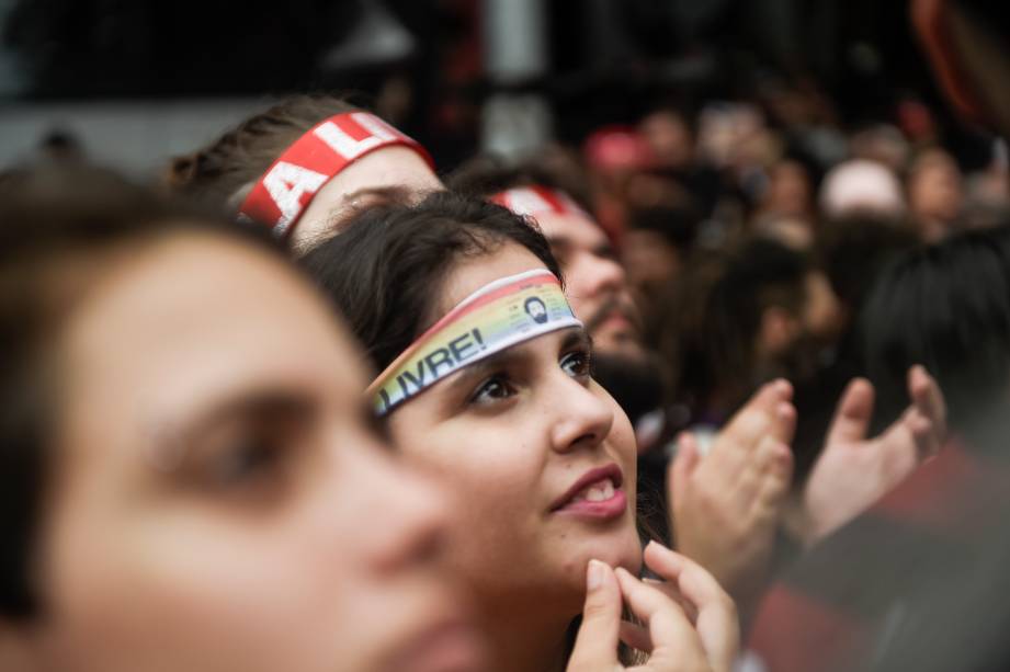 Apoiadores do ex-presidente Lula em ato em frente ao Sindicato dos Metalúrgicos, em São Bernardo do Campo-SP Apoiadores do ex-presidente Lula em ato em frente ao Sindicato dos Metalúrgicos, em São Bernardo do Campo-SP