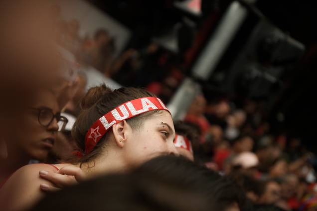 Apoiadores do ex-presidente Lula em ato em frente ao Sindicato dos Metalúrgicos, em São Bernardo do Campo-SP Apoiadores do ex-presidente Lula em ato em frente ao Sindicato dos Metalúrgicos, em São Bernardo do Campo-SP