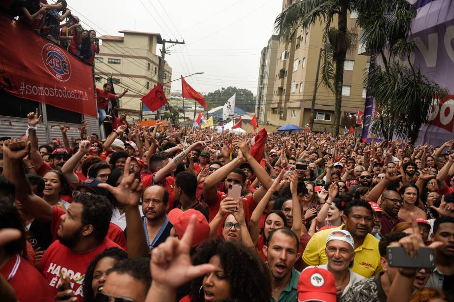 O ex-presidente Lula falou ao público em ato no em frente ao Sindicato dos Metalúrgicos, em São Bernardo do Campo-SP O ex-presidente Lula falou ao público em ato no em frente ao Sindicato dos Metalúrgicos, em São Bernardo do Campo-SP