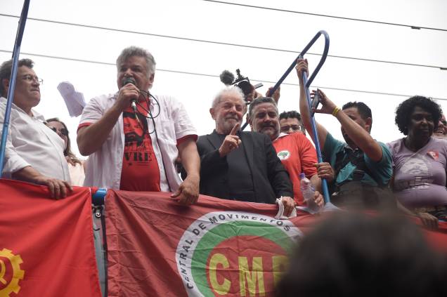 O ex-presidente Lula falou ao público em ato no em frente ao Sindicato dos Metalúrgicos, em São Bernardo do Campo-SP O ex-presidente Lula falou ao público em ato no em frente ao Sindicato dos Metalúrgicos, em São Bernardo do Campo-SP