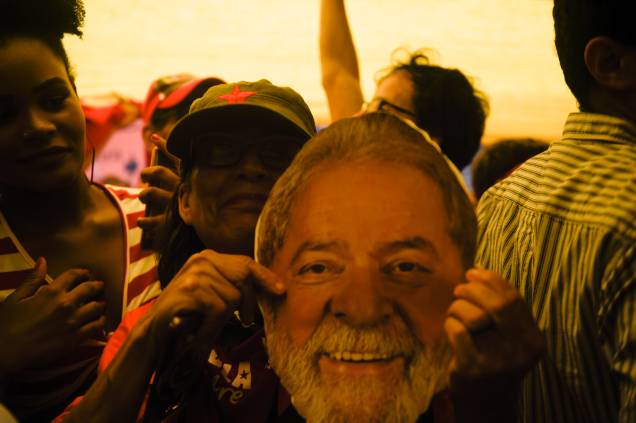 Apoiadores do ex-presidente Lula em ato em frente ao Sindicato dos Metalúrgicos, em São Bernardo do Campo-SP Apoiadores do ex-presidente Lula em ato em frente ao Sindicato dos Metalúrgicos, em São Bernardo do Campo-SP